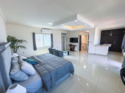 Spacious 5-bedroom house with AC, WiFi near to the beach