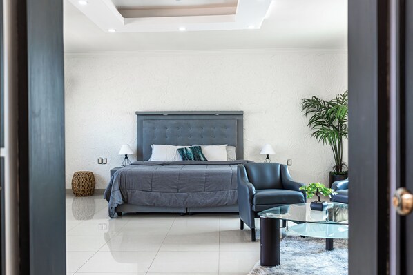 5 habitaciones, tabla de planchar con plancha y wifi 