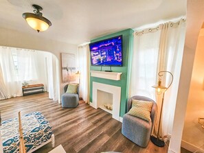 2 bedrooms, desk, iron/ironing board, travel crib