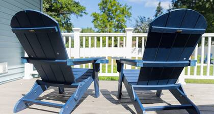 Spacious 5-BR, Game Room, Fire Pit, Hot Tub, 2.5mi from ND