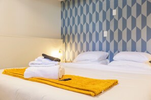 5 bedrooms, desk, iron/ironing board, free WiFi - Spacious 5-BR, Game Room, Fire Pit, Hot Tub, 2.5mi from ND (South Bend)