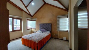 4 室のベッドルーム、WiFi、ベッドシーツ