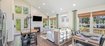 Red Roof Retreat at Lake Anna, Waterfront w/kayaks, fire pit, grill & large deck