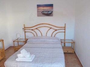 7 bedrooms, WiFi, bed sheets