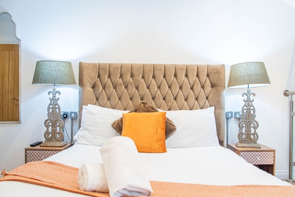 Sleep Tight in Huddersfield – Comfortable Bedrooms Designed for Rest