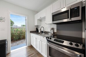 Refrigerador, microondas, horno, placa de cocina