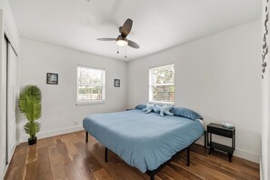 2 多间卧室、熨斗/熨衣板、免费 WiFi、床单