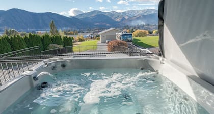 Stunning 4BR Home in Manson with Lake Views, Private Pool and Hot Tub!