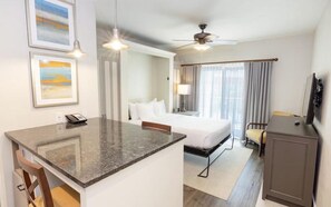 2 bedrooms, iron/ironing board, WiFi, bed sheets - Charming 2-bedroom hotel suites fitness room in Orlando. 10 miles from Disney! (Orlando)