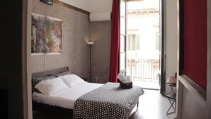 6 bedrooms, iron/ironing board, WiFi, bed sheets - Large apartment in the city center with terrace and two kitchens. (Catania)