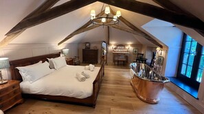 2 bedrooms, iron/ironing board, internet, bed sheets