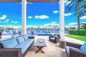 Outdoor pool, a heated pool - Waterfront Gem! Heated Pool+HotTub! Close 2 Beach! (Pompano Beach)