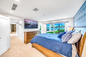 5 Schlafzimmer, Schreibtisch, Bügeleisen/Bügelbrett, Reisekinderbett