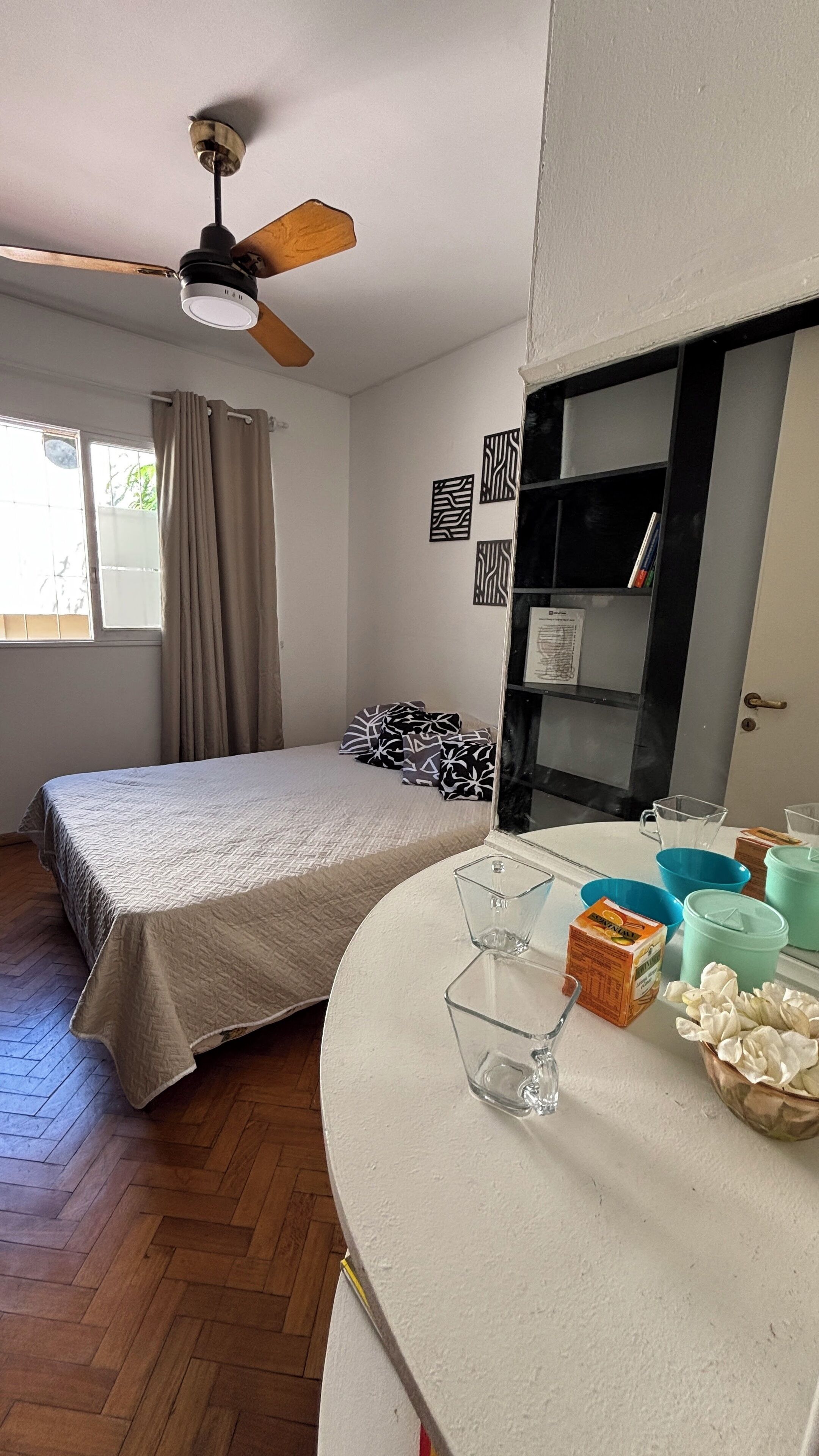 2 habitaciones, tabla de planchar con plancha, wifi y ropa de cama 