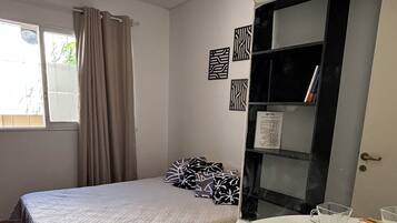 2 habitaciones, tabla de planchar con plancha, wifi y ropa de cama