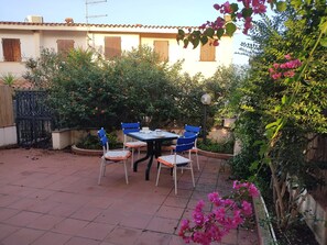 Appart'hôtel, patio | Terrasse/Patio