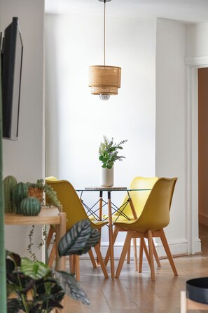 Interior - Lovely 3-bedroom Apartment in Central London - Essentials included (London)