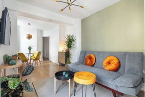 Smart TV, books, music library, video library - Lovely 3-bedroom Apartment in Central London - Essentials included (London)