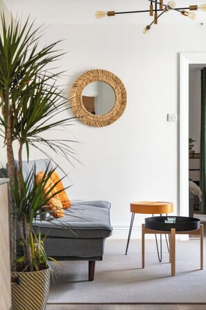 Smart TV, books, music library, video library - Lovely 3-bedroom Apartment in Central London - Essentials included (London)