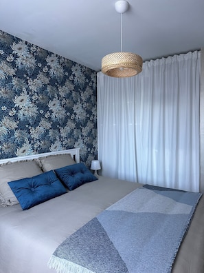 2 bedrooms, desk, iron/ironing board, travel crib - Charming Datcha in Normandy  (Les Damps)