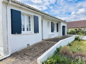 Exterior - Charming Datcha in Normandy  (Les Damps)