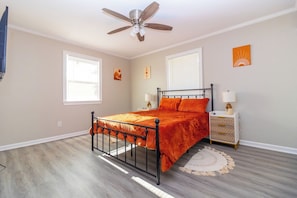 3 bedrooms, iron/ironing board, travel cot, free WiFi