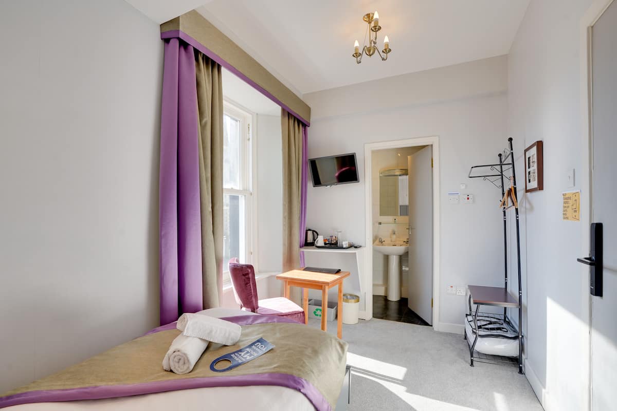 Chambre Simple Standard, 1 lit une place, salle de bains attenante