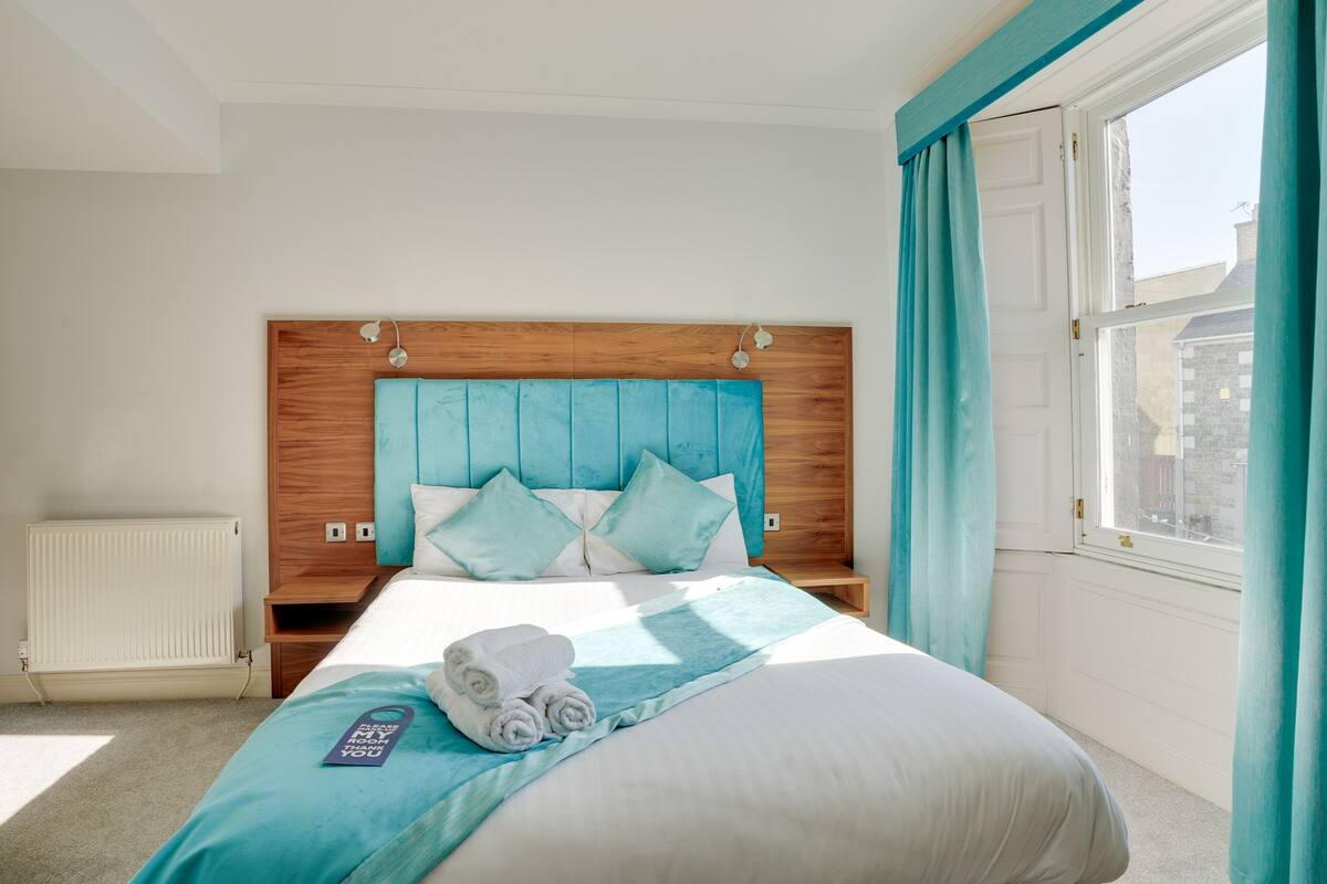 Family Quadruple Room, Berbilang Katil, Ensuite | Ruang kerja komputer riba, seterika/papan seterika, Wi-fi percuma