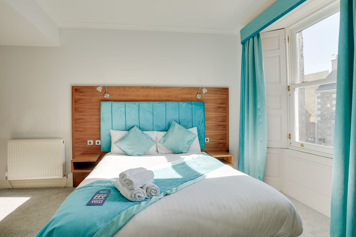 Chambre Quadruple Familiale, plusieurs lits, salle de bains attenante