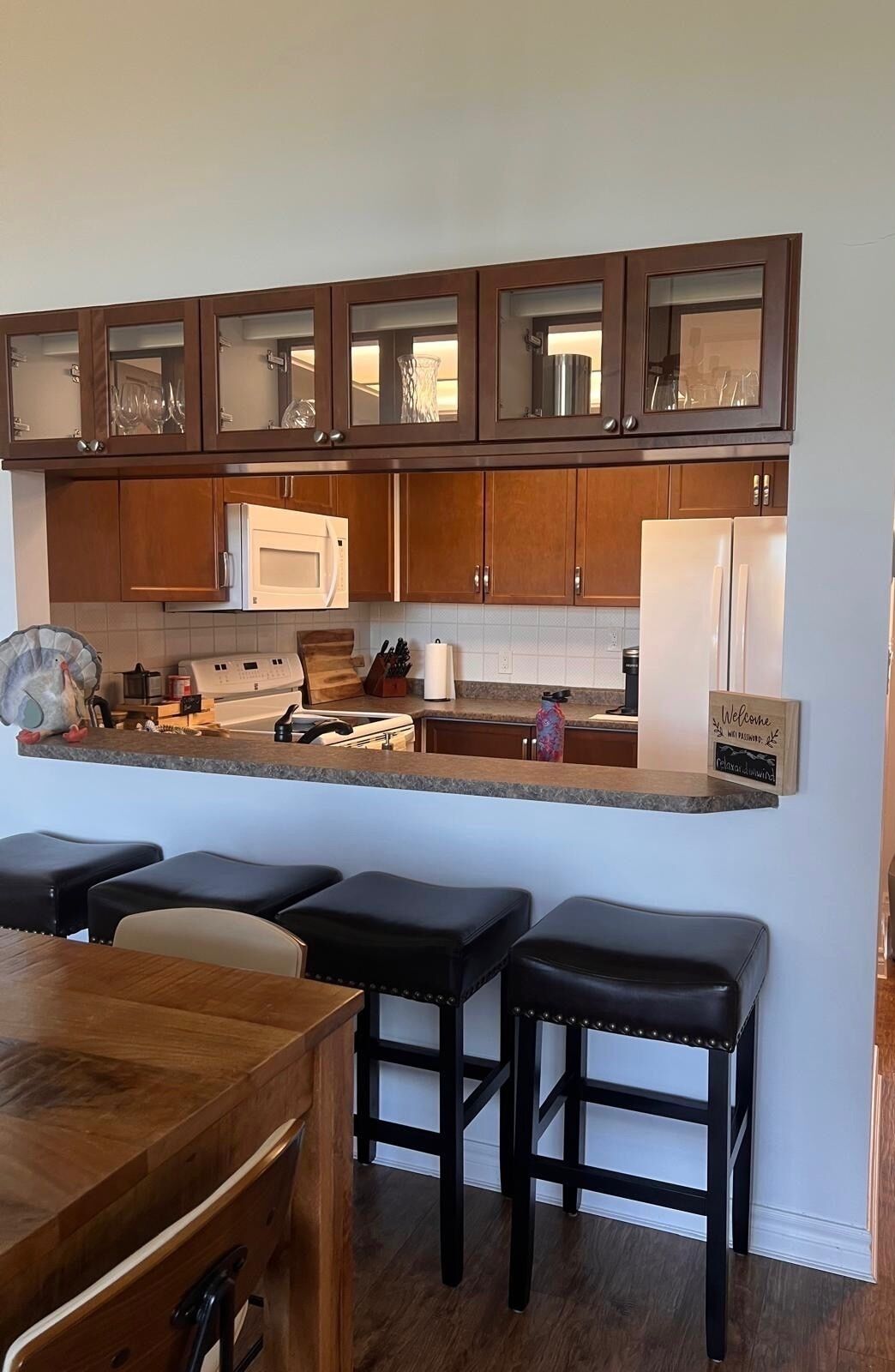 Geladeira, micro-ondas, fogão, cooktop