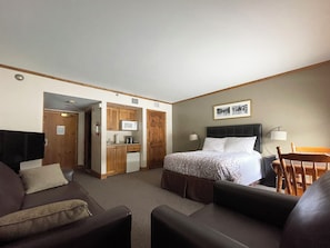 Estudio Deluxe | Tabla de planchar con plancha, wifi gratis, ropa de cama