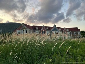 Exterior - The Marble Villa (Steady Brook)