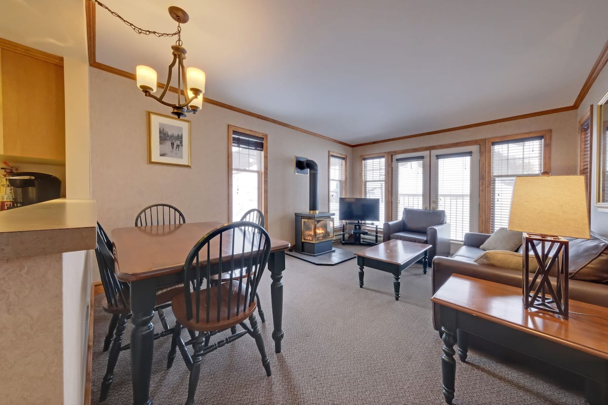 Suite, 2 Bedrooms, Mountain View | Iron/ironing board, free WiFi