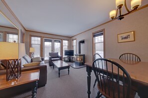 Suite, 1 Bedroom, Valley View | 1 bedroom, iron/ironing board, free WiFi, bed sheets