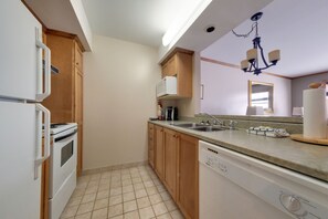 Suite, 1 Bedroom, Mountain View | Iron/ironing board, free WiFi
