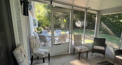 Charming 4-bedroom Duplex with AC and WiFi in Dalton