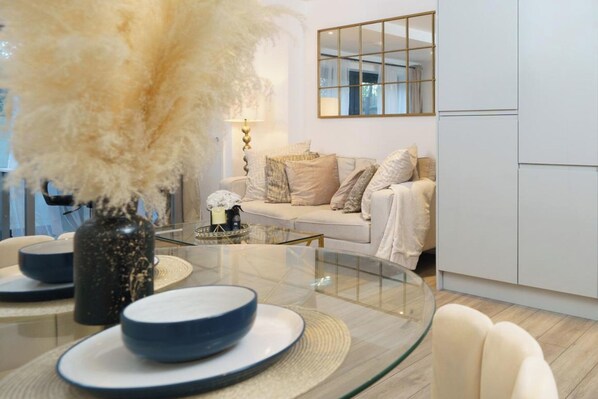 Apartment | Living area | TV