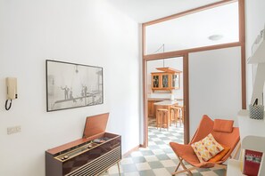 Interior - Interno 66 (Brescia)