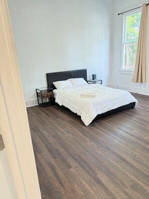 4 bedrooms, WiFi, bed sheets
