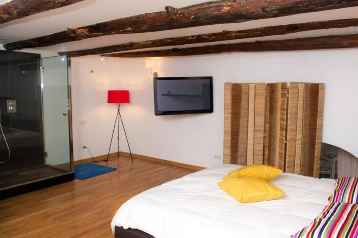 Luxury Double Room | Desk, soundproofing, WiFi (free)
