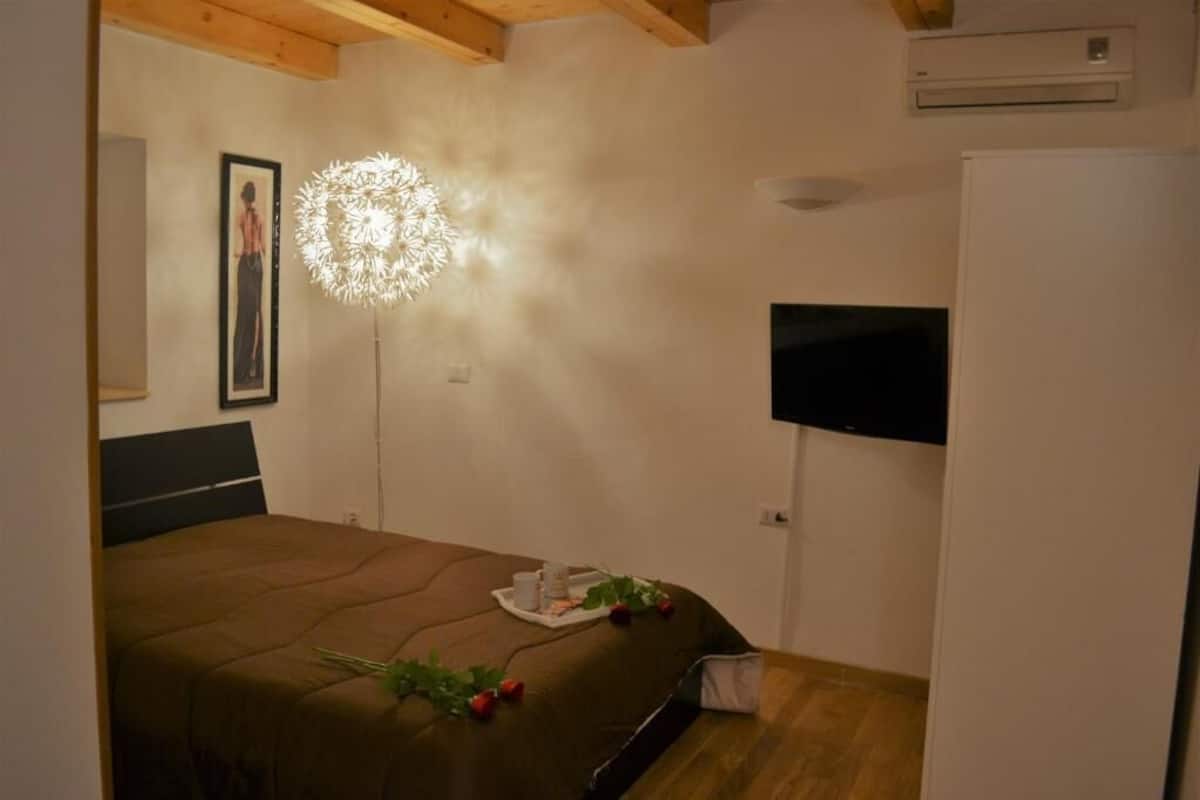 Basic dubbelrum | Skrivbord, ljudisolering och gratis wi-fi