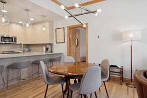 Dining - Oxford Court 204 - 2 Bedroom Platinum Residence (Beaver Creek)