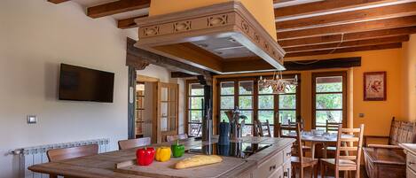 Four à micro-ondes, lave-vaisselle, cafetiÚre-théiÚre