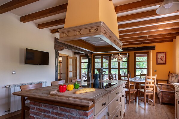 Micro-ondes, lave-vaisselle, cafetiĂšre/bouilloire