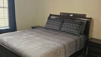 4 bedrooms, iron/ironing board, free WiFi, bed sheets