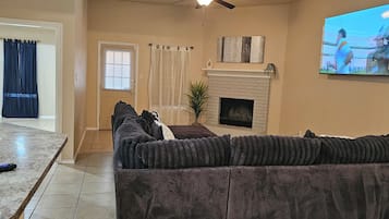 Smart TV, fireplace