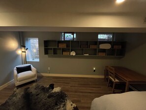 3 habitaciones, escritorio, tabla de planchar con plancha y wifi
