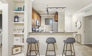 Fridge, microwave, oven, stovetop - Spacious 4 Bedroom Condo Resort Close to Disney (Davenport)