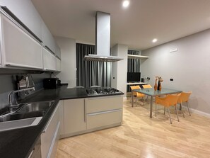 Fridge, microwave, oven, stovetop - Luxury holiday house in center ville (Bari)