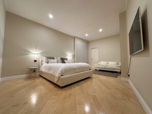 3 bedrooms, iron/ironing board, WiFi, bed sheets - Luxury holiday house in center ville (Bari)